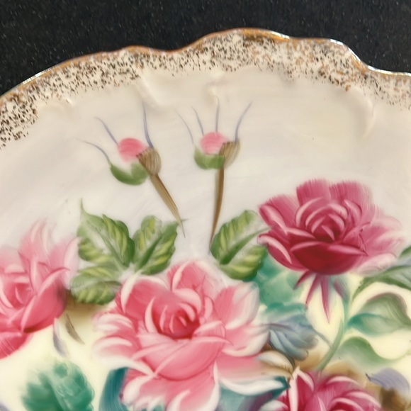 Lovely Signed Antique Plate - Pink Roses with Scalloped Edges & Trimmed in Gold - Picture 4 of 7